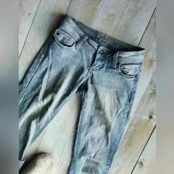 Zanadi Jeans Denim Cuffed Capris Embroidered Women's Size  1 - Picture 2 of 7